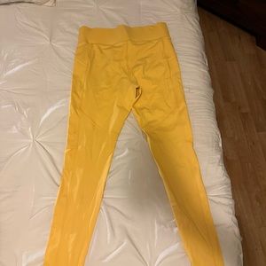 All Access High Waisted Center Stage Pocket Legging size large beautiful yellow